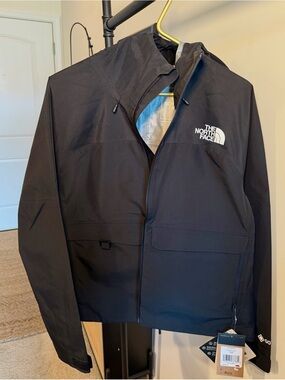 NWT- Women’s Devils Brook GORE-TEX / North Face Jacket Size L Brand New